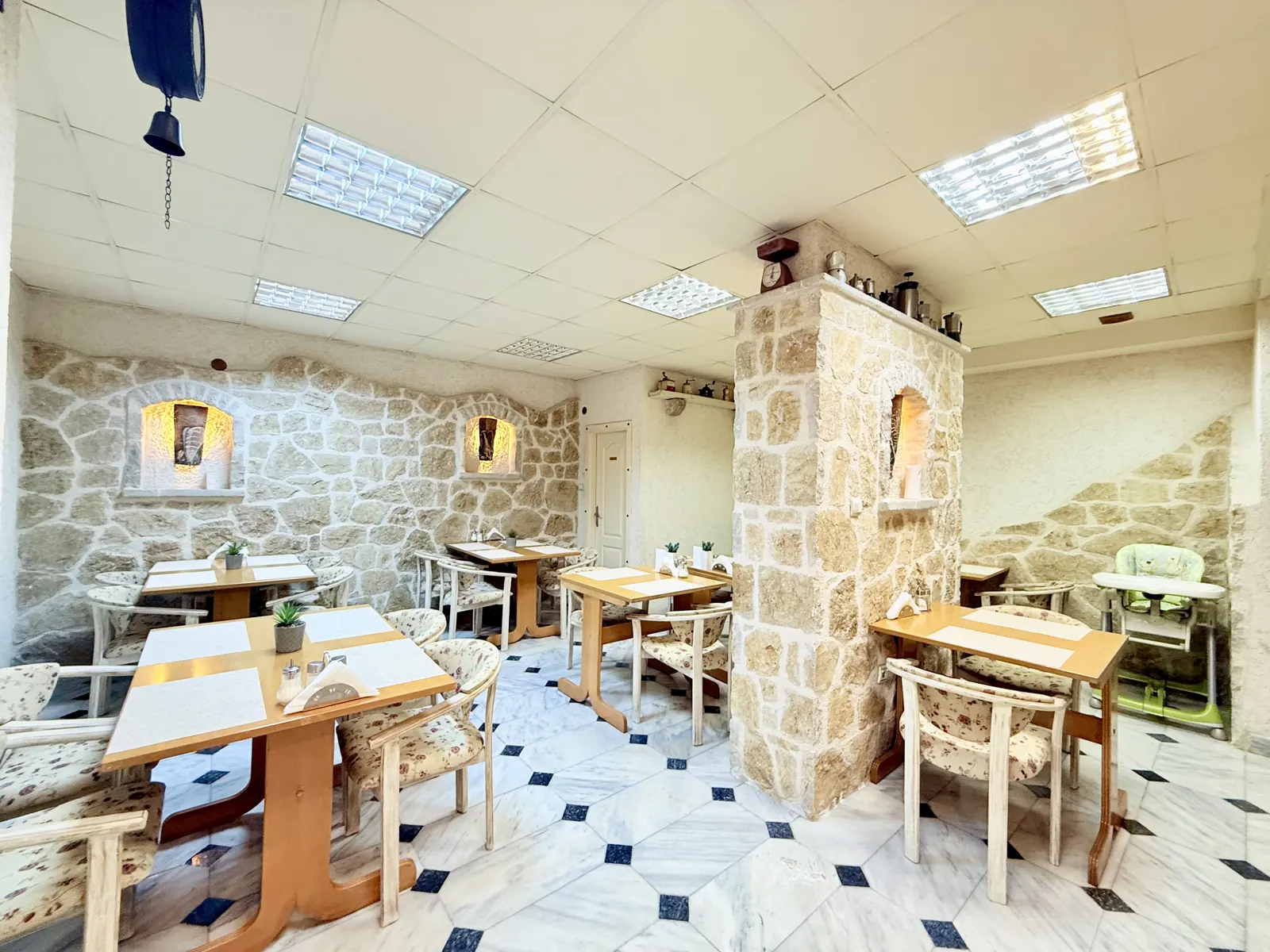 Breakfast room